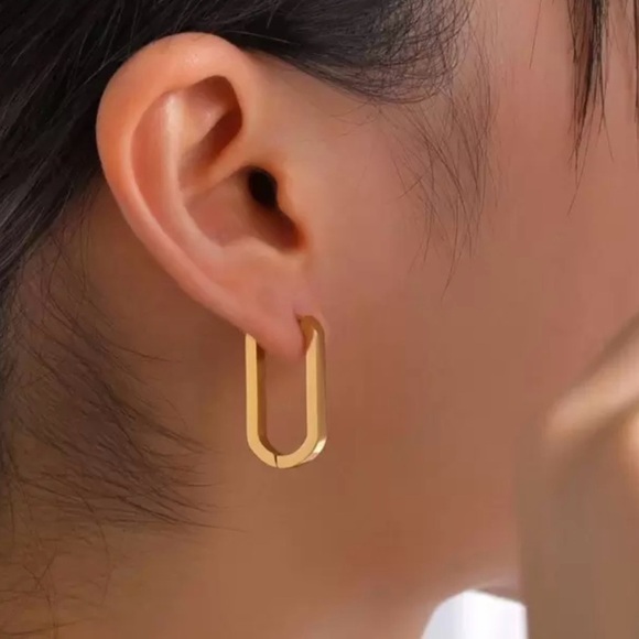 Modern Gold Oval Hoop Earrings - Picture 2 of 3